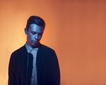 Flume-Orange-Backdrop