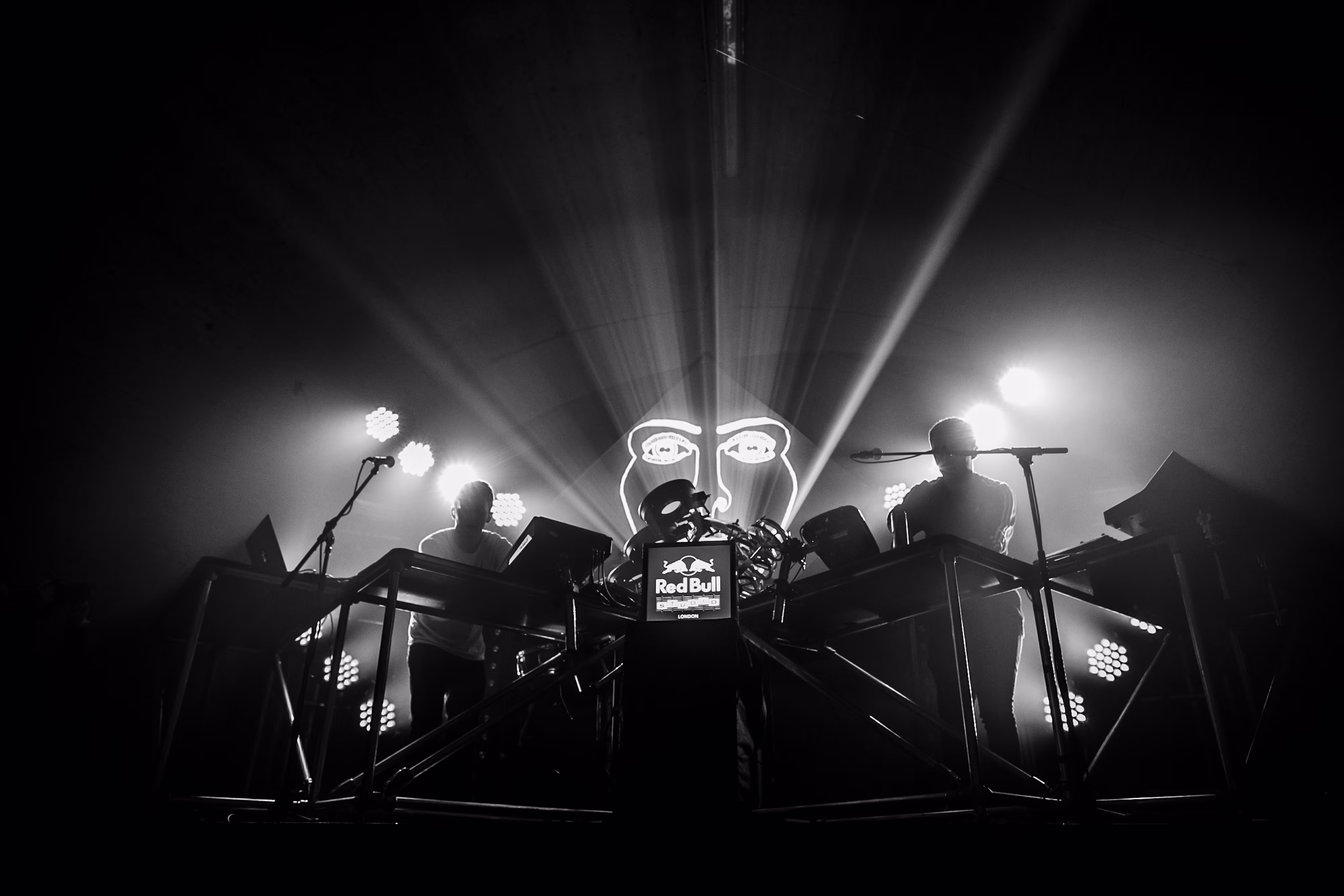disclosure-live-with-visuals-2015-red-bull-studios